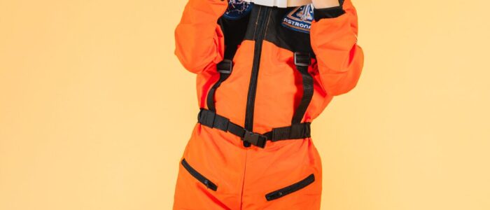 kind met astronautenpak